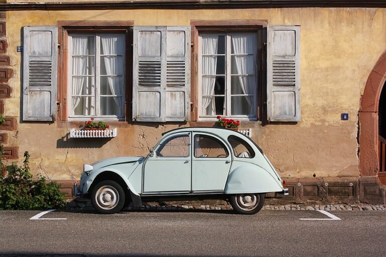 "Traveling on a Budget: How to See the World Without Breaking the Bank"