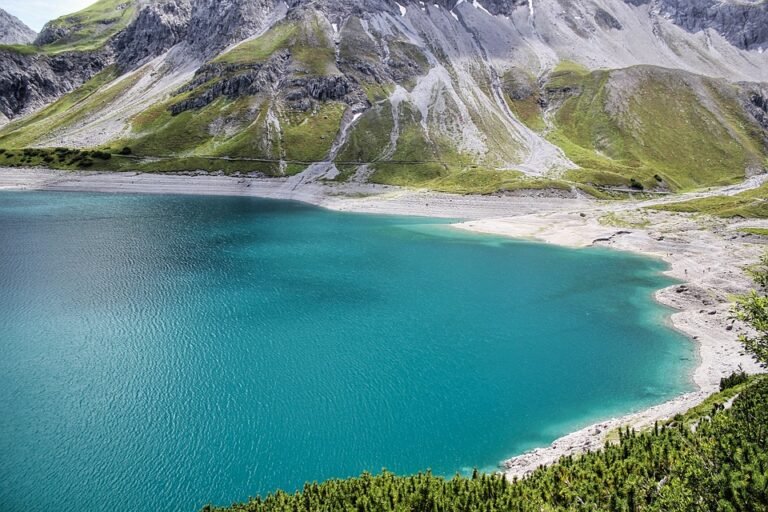 "Luxury Travel: Indulge in the World’s Most Exclusive Hotels and Resorts"